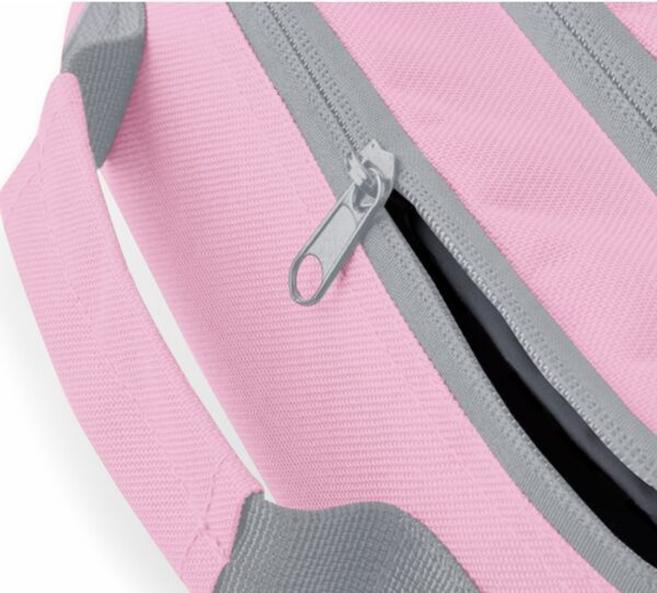 a closeup look of the zipper of a pink lunch bag